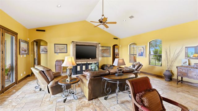 13661 E HIGHWAY 90, Kingsbury, TX 78638