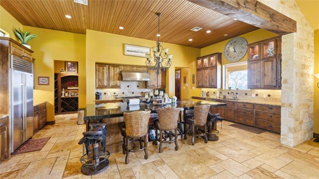 13661 E HIGHWAY 90, Kingsbury, TX 78638
