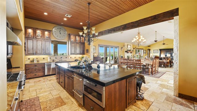 13661 E HIGHWAY 90, Kingsbury, TX 78638