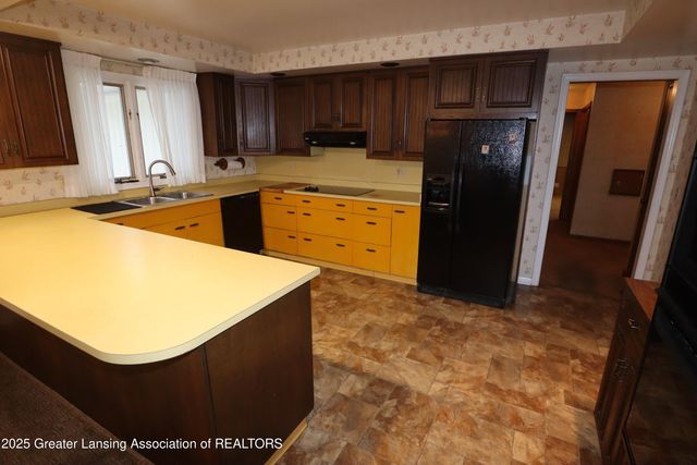 3723 Springbrook Lane, Lansing, MI 48917