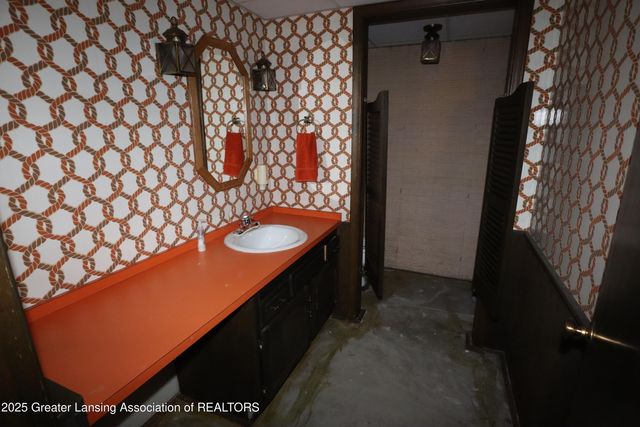 3723 Springbrook Lane, Lansing, MI 48917