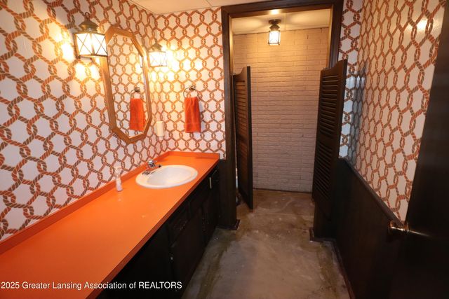 3723 Springbrook Lane, Lansing, MI 48917