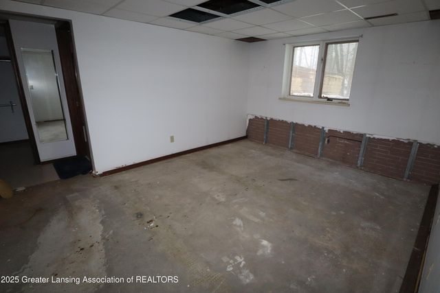 3723 Springbrook Lane, Lansing, MI 48917