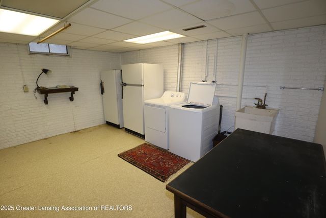 3723 Springbrook Lane, Lansing, MI 48917