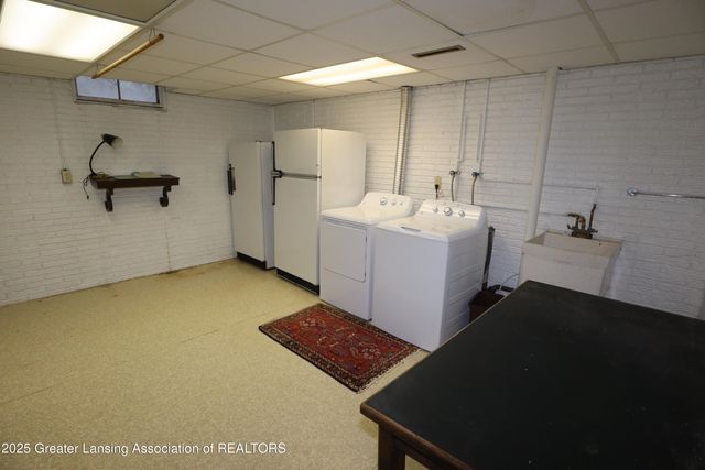 3723 Springbrook Lane, Lansing, MI 48917