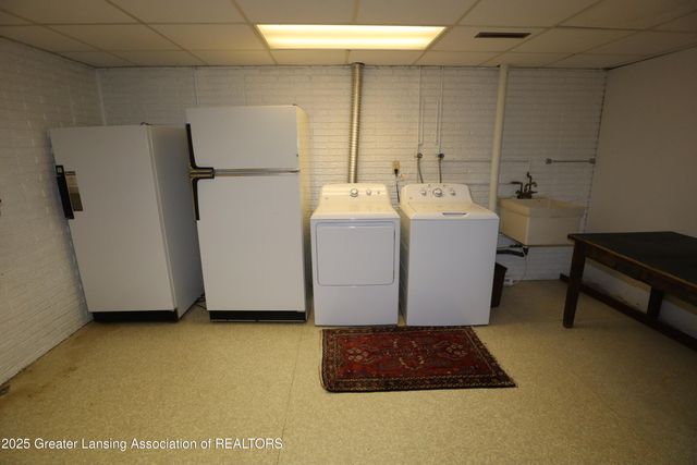 3723 Springbrook Lane, Lansing, MI 48917