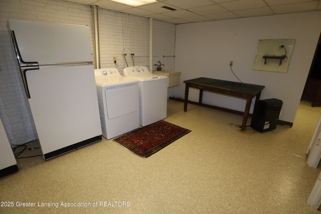 3723 Springbrook Lane, Lansing, MI 48917