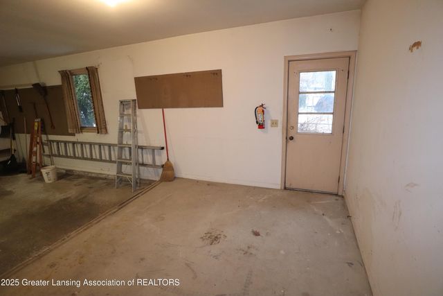 3723 Springbrook Lane, Lansing, MI 48917