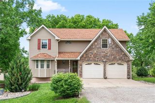 15120 Briarwood Drive, Basehor, KS 66007