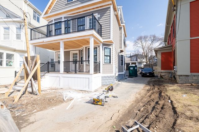 23 College Hill Rd 1, Somerville, MA 02144