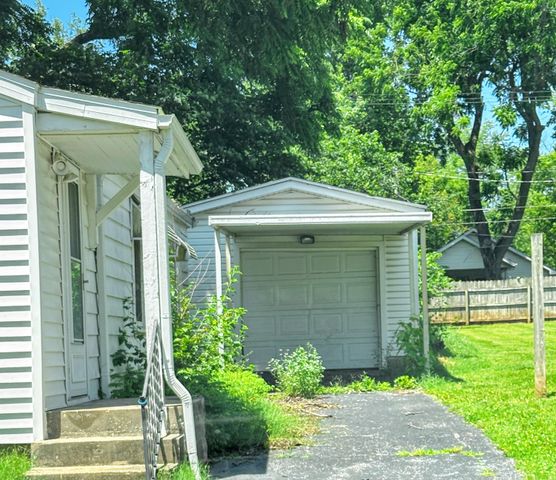 2731 W Walnut Street, Springfield, MO 65802