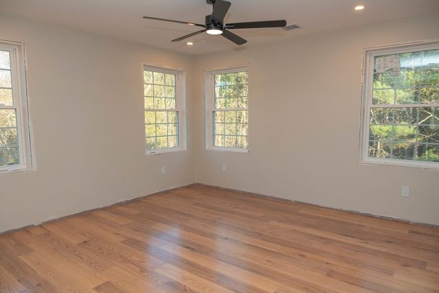 28 Marion, Rochester, MA 02770