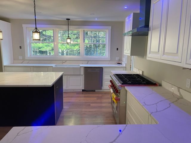 28 Marion, Rochester, MA 02770