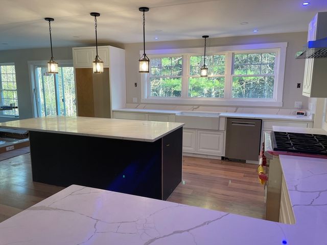 28 Marion, Rochester, MA 02770