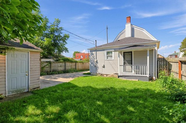 2013 Charles STREET, Racine, WI 53402