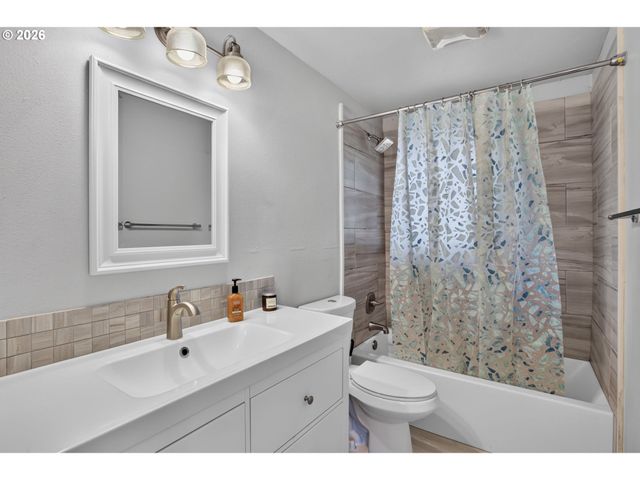 1386 Sw 4TH St, Gresham, OR 97080