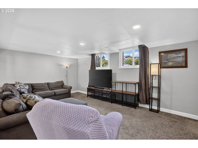 1386 Sw 4TH St, Gresham, OR 97080
