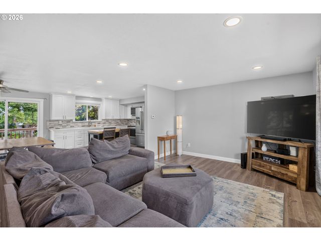1386 Sw 4TH St, Gresham, OR 97080