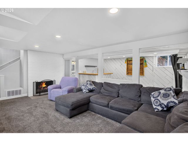 1386 Sw 4TH St, Gresham, OR 97080