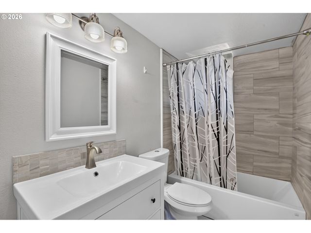 1386 Sw 4TH St, Gresham, OR 97080