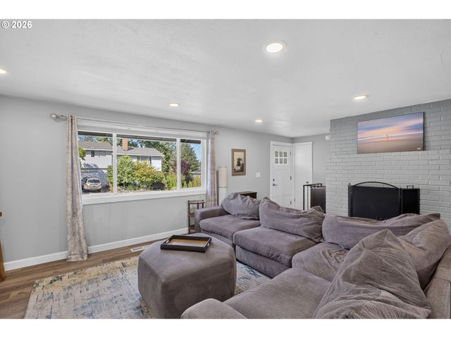 1386 Sw 4TH St, Gresham, OR 97080