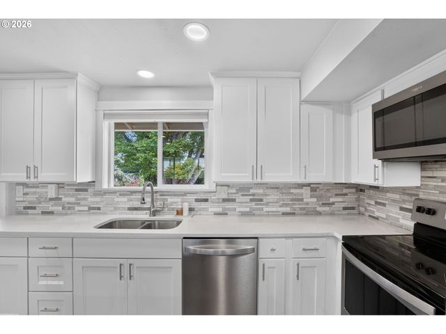 1386 Sw 4TH St, Gresham, OR 97080