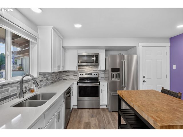 1386 Sw 4TH St, Gresham, OR 97080