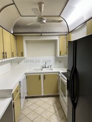 6061 N Falls Cir Dr 106, Lauderhill, FL 33319