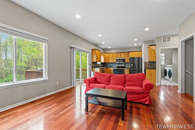 339 Sandy Court, Holland, MI 49424
