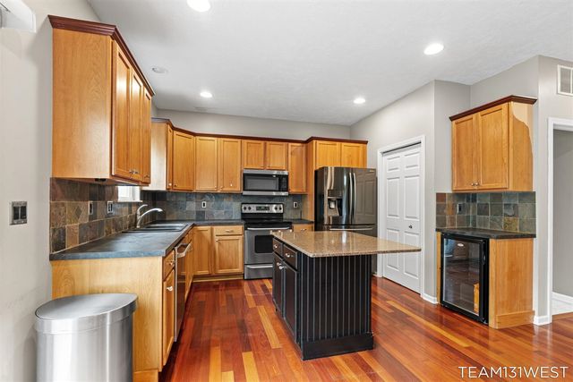 339 Sandy Court, Holland, MI 49424