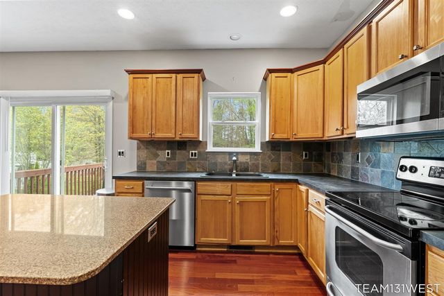 339 Sandy Court, Holland, MI 49424