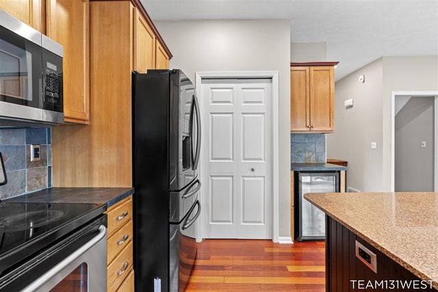 339 Sandy Court, Holland, MI 49424