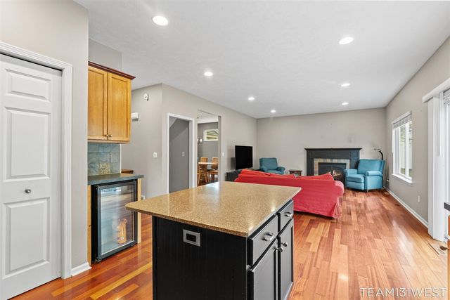 339 Sandy Court, Holland, MI 49424