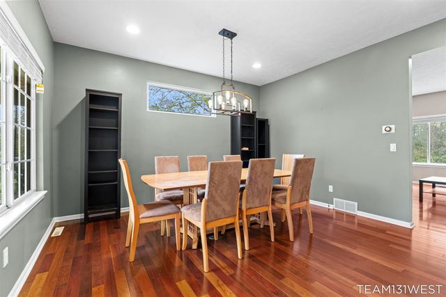 339 Sandy Court, Holland, MI 49424