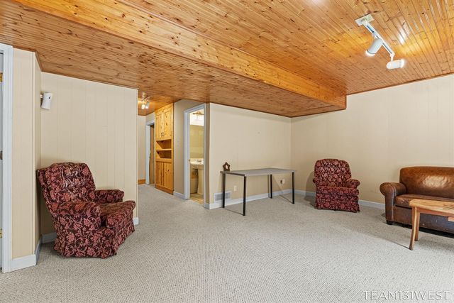 339 Sandy Court, Holland, MI 49424