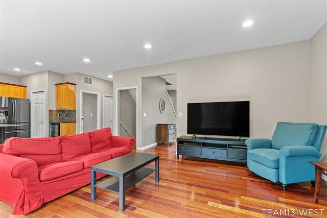 339 Sandy Court, Holland, MI 49424