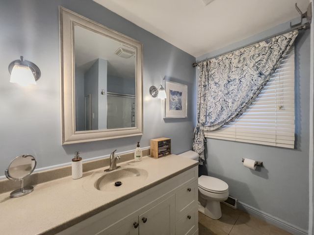 130 ANGEL LN, Holts Summit, MO 65043