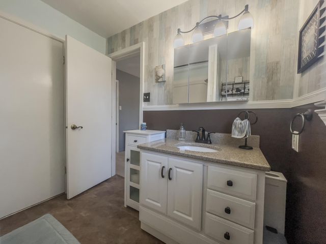 130 ANGEL LN, Holts Summit, MO 65043