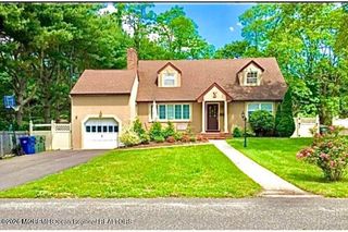 3 Cypress Avenue, Oakhurst, NJ 07755