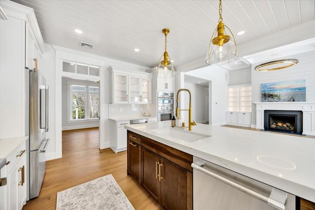 48 Country Club Lane, Mashpee, MA 02649