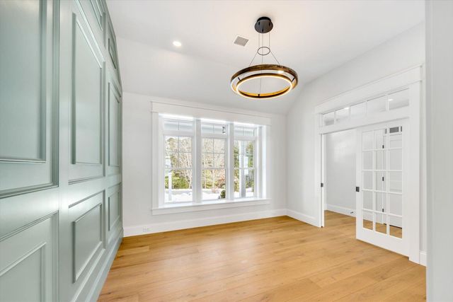 48 Country Club Lane, Mashpee, MA 02649