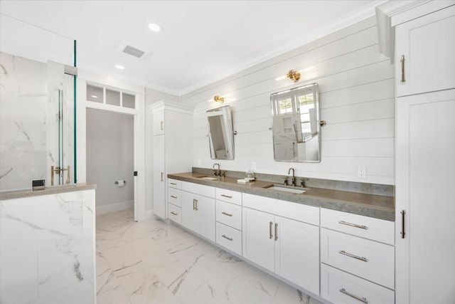 48 Country Club Lane, Mashpee, MA 02649