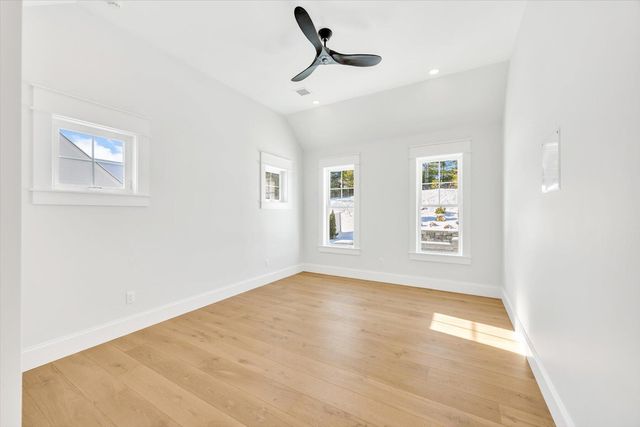 48 Country Club Lane, Mashpee, MA 02649