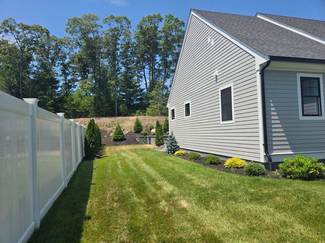 48 Country Club Lane, Mashpee, MA 02649