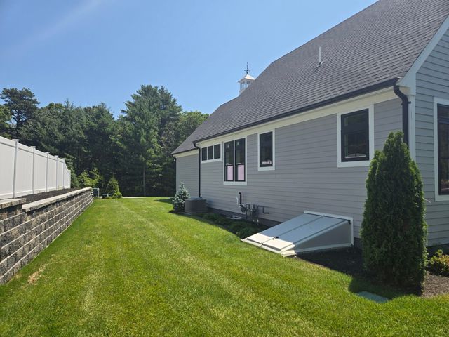 48 Country Club Lane, Mashpee, MA 02649