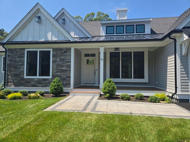 48 Country Club Lane, Mashpee, MA 02649