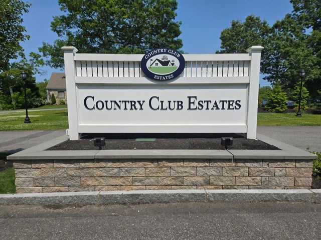 48 Country Club Lane, Mashpee, MA 02649