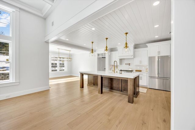 48 Country Club Lane, Mashpee, MA 02649