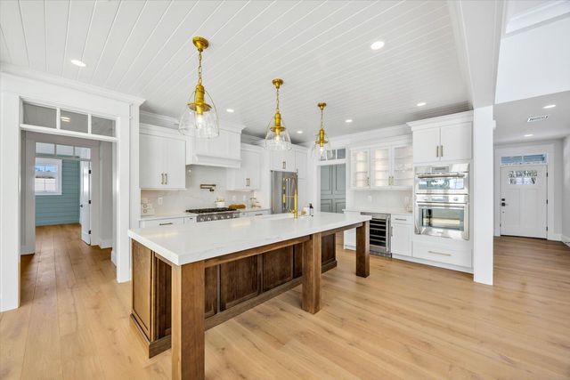 48 Country Club Lane, Mashpee, MA 02649