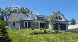48 Country Club Lane, Mashpee, MA 02649